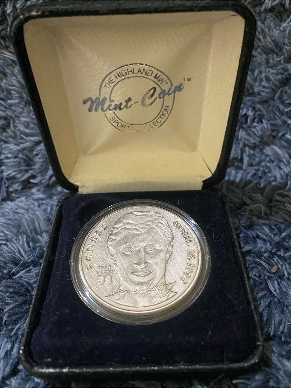 Wayne Gretzky Commemorative Retirement Medallion - Picture 2 of 3